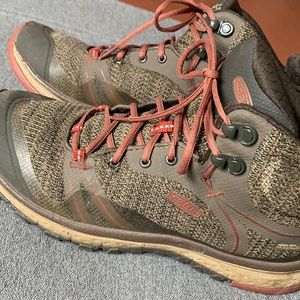 Keen Waterproof hiking boots - worn twice!